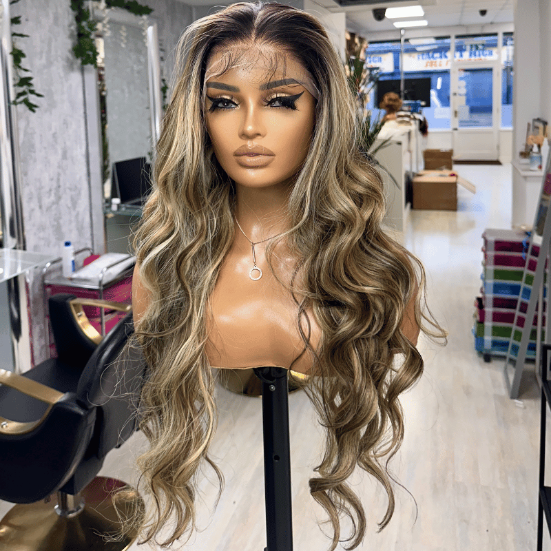 Perruque blonde gelato 28" avec lace front 13×6 | Raie libre, résistante à la chaleur - Alicia