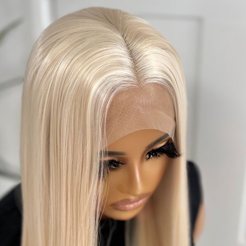 Perruque blonde platine 56 cm | Frontale en dentelle lisse – Britt
