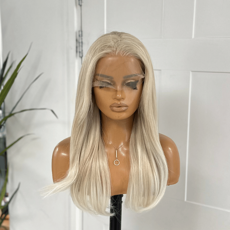 FIFI – 16" Golden Platinum Blonde Ombre Straight Synthetic Lace Front Wig