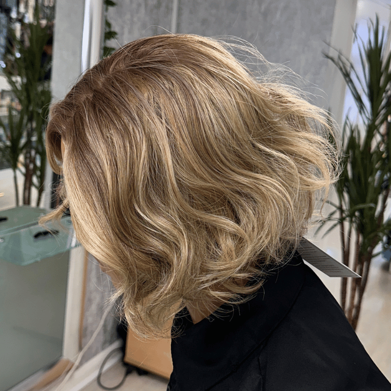 EW213-8 Inch Champagne Bronde Wavy Bob Lace Front Wig - estellewigsandmore.co.uk