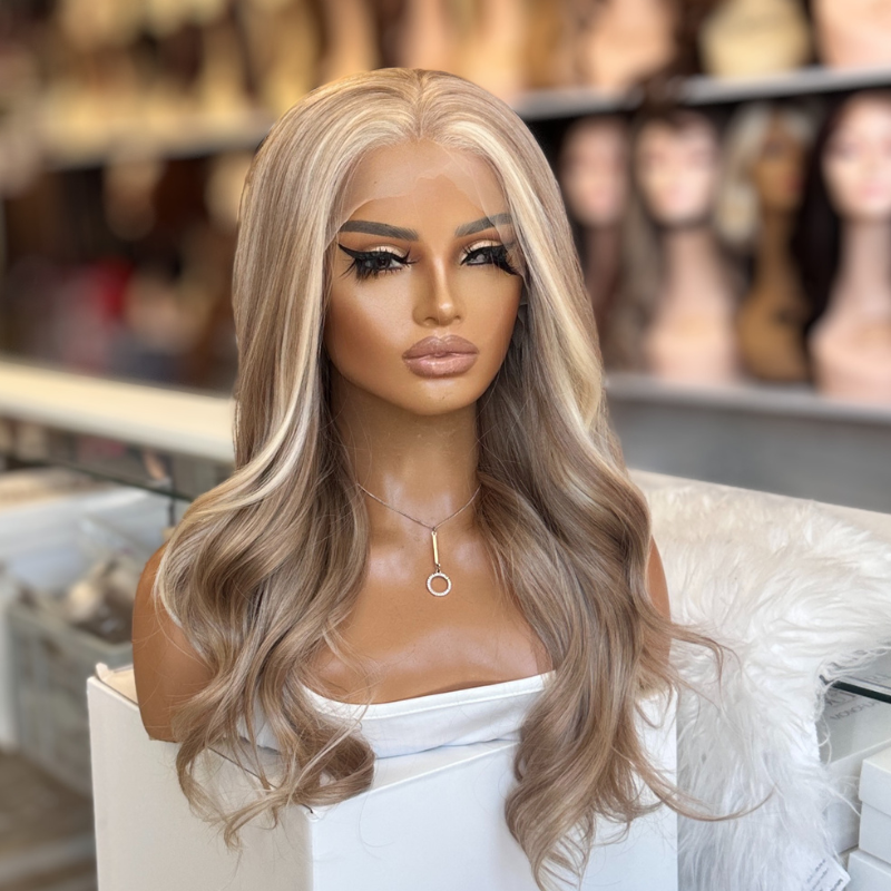 Giselle-| 22" Vanilla Cashmere Blonde Wavy Synthetic 13x6 Lace Front Wig