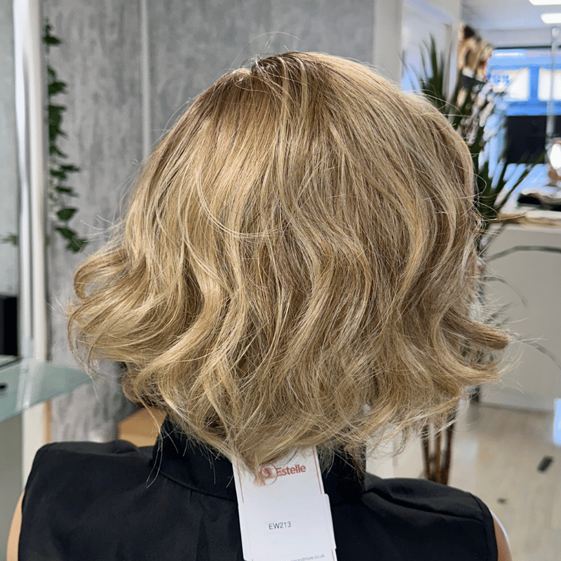 EW213-8 Inch Champagne Bronde Wavy Bob Lace Front Wig - estellewigsandmore.co.uk